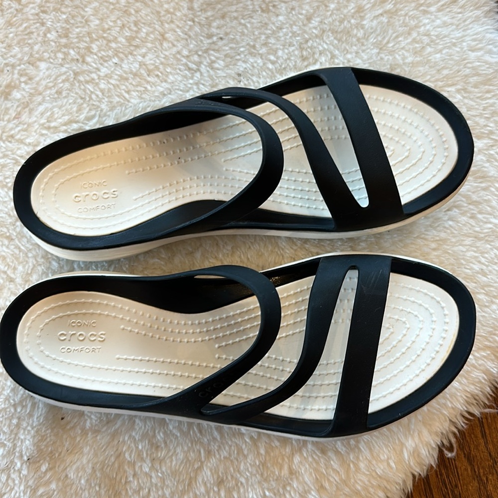 Women’s crocs - Picture 3 of 5